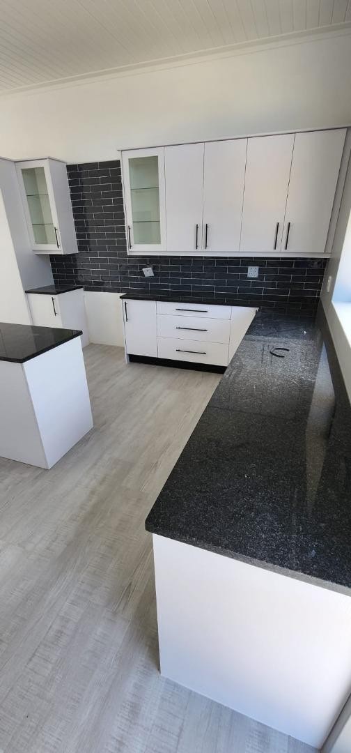 5 Bedroom Property for Sale in Kleinbaai Western Cape